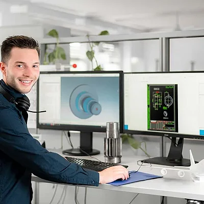 Weber Mitarbeiter am Arbeitsplatz im Büro 