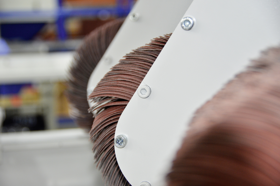 Multi-rotation brush