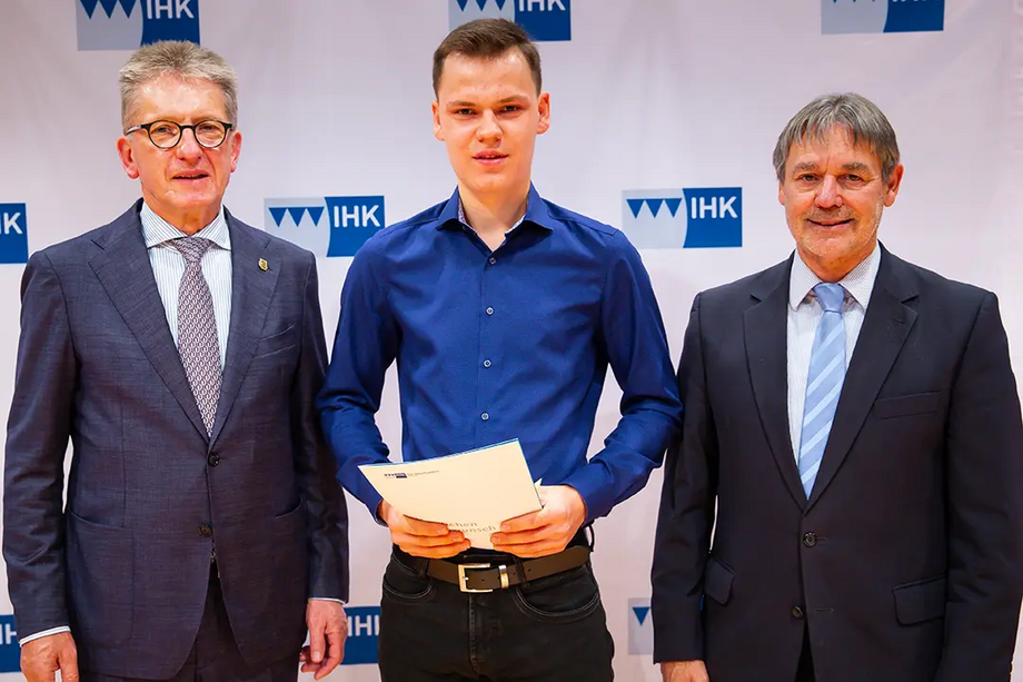Weber Auszubildener Azubi Zeugnisübergabe IHK