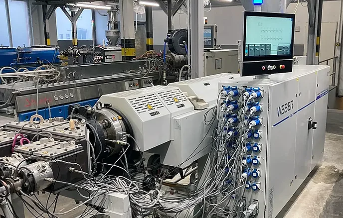 Weber Extruder angeschlossen in Produktionshalle