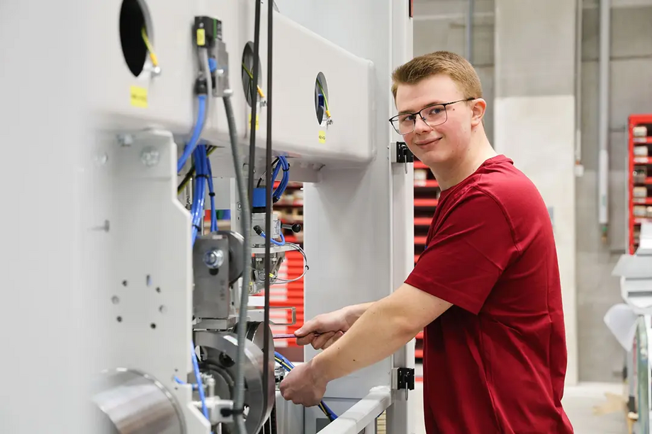 WEBER Auszubildender Industriemechaniker